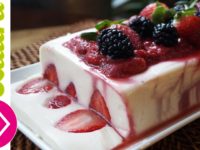 Gelatina de Yogurt con Salsa de Fresas – Yogurt Jello with Strawberry Jelly